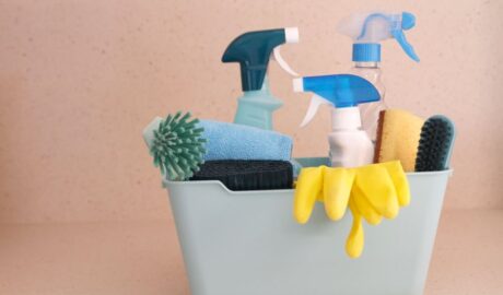 CLEANING WITH ESSENTIAL OILS